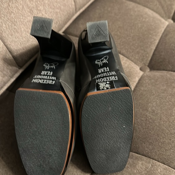 John Fluevog charcoal beauties! Worn twice. Gently worn. - Picture 6 of 10